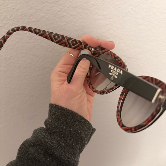 Prada Elegant Black Cat-Eye Sunglasses - Picture 3 of 9